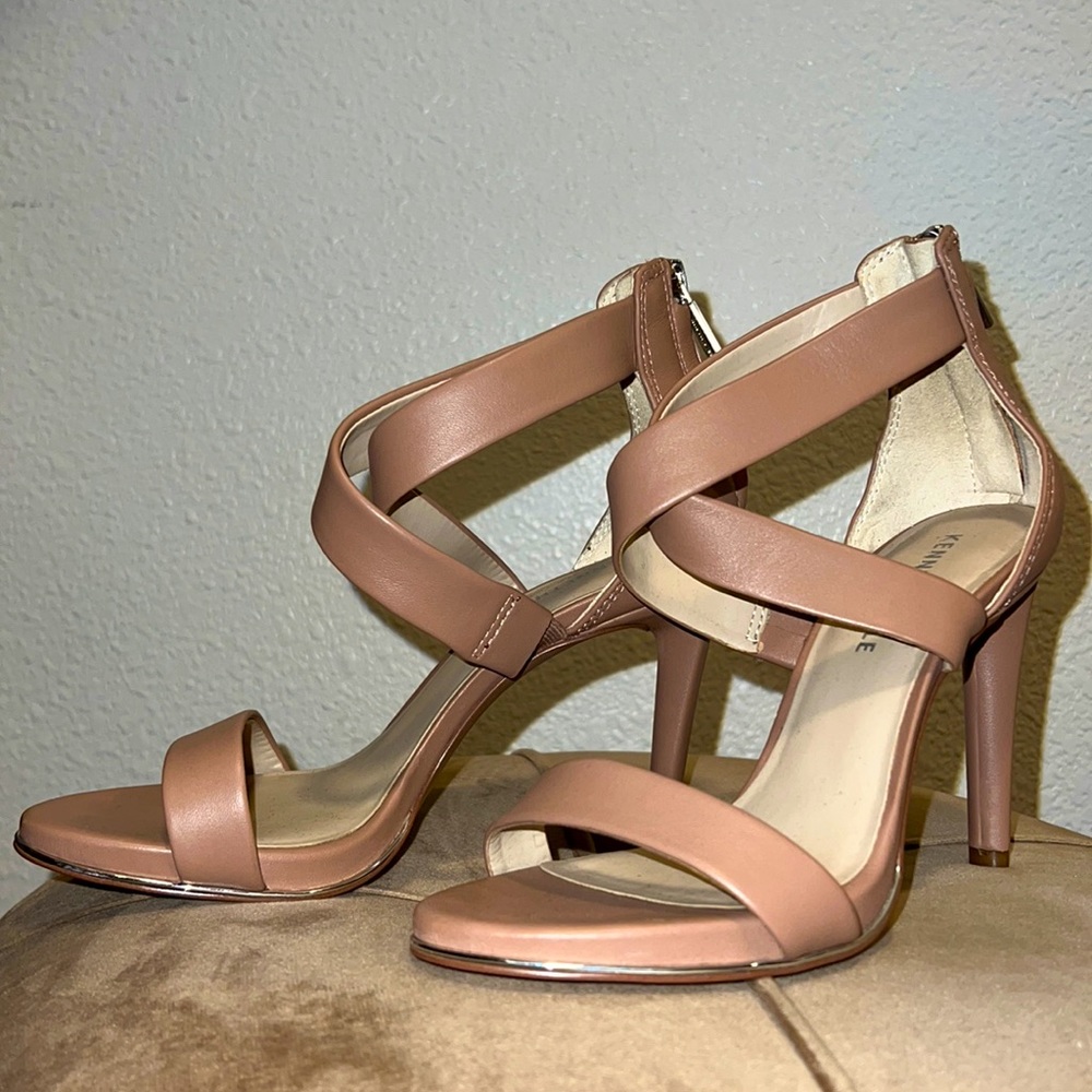 Kenneth Cole New York Brooke Cross 
Heels  size 6M